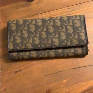 Dior wallet